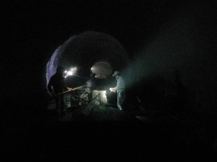 礦建三公司曹家灘項目部主、副斜井聯(lián)絡巷順利貫通