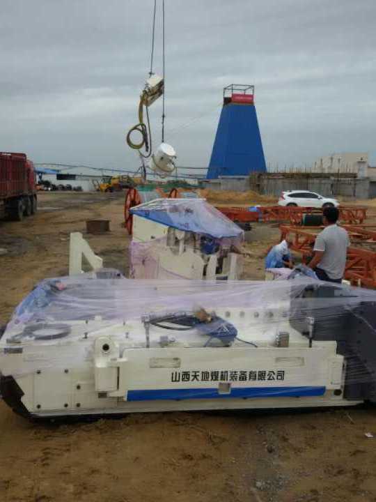 掘進(jìn)公司小保當(dāng)項目部EML-340連采機(jī)正式運(yùn)轉(zhuǎn)生產(chǎn)