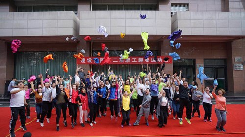 瞧，他們嗨瘋了！