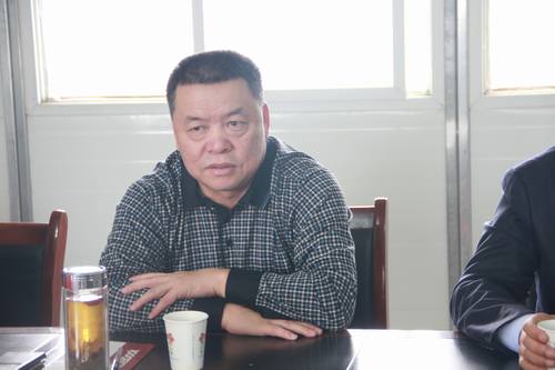 陜煤集團(tuán)總經(jīng)理助理、建設(shè)集團(tuán)聯(lián)合黨委書記、董事長(zhǎng)寧興剛節(jié)日期間深入銅煤公司施工生產(chǎn)一線視察慰問