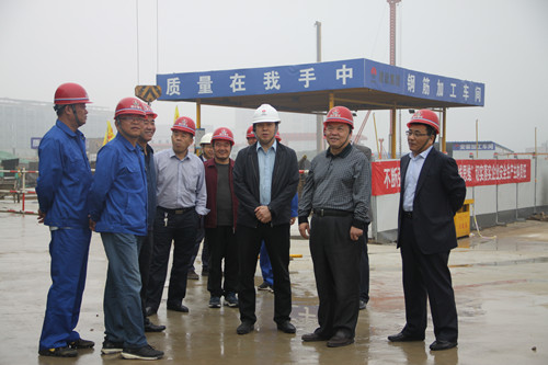 陜煤集團(tuán)總經(jīng)理助理、建設(shè)集團(tuán)聯(lián)合黨委書記、董事長(zhǎng)寧興剛一行蒞臨天工公司陜煤研究院西安總部工地視察指導(dǎo)工作