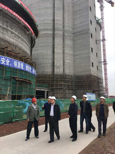 陜煤集團總經(jīng)理助理、建設(shè)集團聯(lián)合黨委書記、董事長寧興剛一行中秋節(jié)深入天工公司土建第二項目部走訪慰問