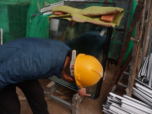 “安全、質(zhì)量、環(huán)?！比荦R下以優(yōu)異的成績(jī)迎接“十九大”的勝利召開(kāi)