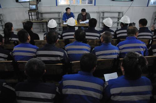 洗選煤運營公司開展模擬假人緊急救護基礎(chǔ)技能競賽活動