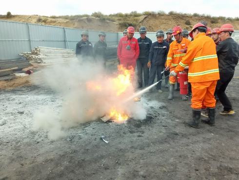 礦建二公司小保當(dāng)三項目部火災(zāi)應(yīng)急演練促百日安全