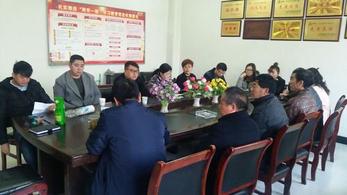 銅煤公司第十二項目部黨支部開展“貫徹黨的十九大精神，如何做一名合格黨員”專題學習研討會