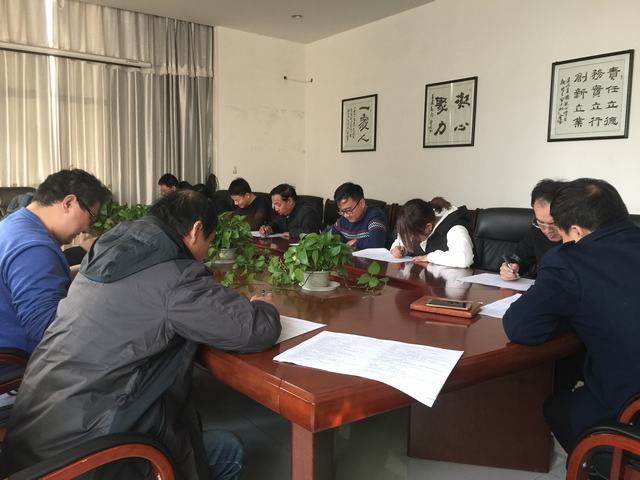 掘進(jìn)公司組織專題考試提高法制意識(shí)降低經(jīng)營風(fēng)險(xiǎn)