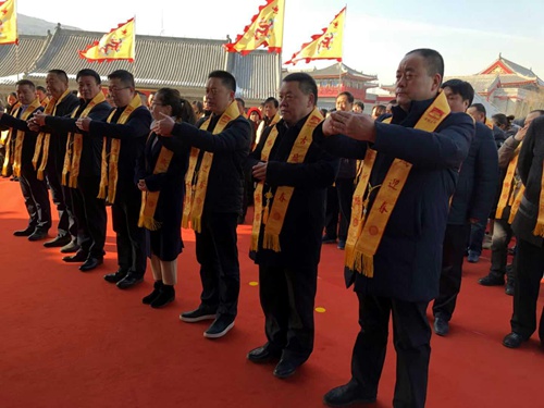 寧興剛董事長(zhǎng)一行赴潼關(guān)古城參加迎春鳴鐘祈福活動(dòng)