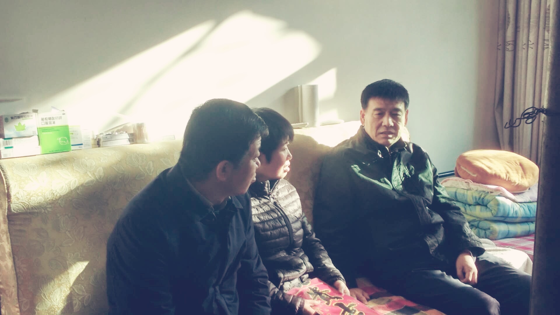 建設(shè)集團聯(lián)合黨委副書記、紀委書記、工會主席侯本英一行慰問礦建三公司困難職工