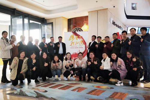 礦建二公司組團(tuán)觀看《厲害了，我的國》 為祖國打CALL