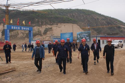 延能集團(tuán)黨委書記、董事長劉浩興一行蒞臨視察陜煤建設(shè)集團(tuán)礦建二公司車村項目部