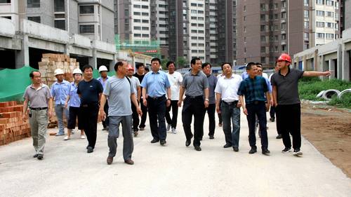 銅川礦業(yè)公司領(lǐng)導(dǎo)深入銅煤1#、2#小區(qū)施工現(xiàn)場調(diào)研指導(dǎo)項目建設(shè)工作