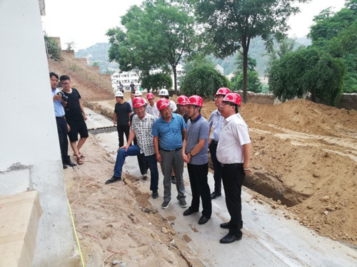 陜煤集團(tuán)總經(jīng)理助理、榆林合力產(chǎn)業(yè)扶貧公司董事長范京道蒞臨陜煤建設(shè)天工公司清澗紅棗深加工項目視察指導(dǎo)工作