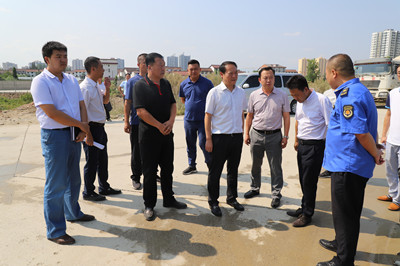 漢中市漢臺區(qū)委書記鄭永濤視察陜煤建設漢中公司承建的金華路項目