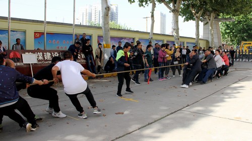 陜煤建設(shè)銅煤公司開展職工拔河比賽喜迎國慶佳節(jié)