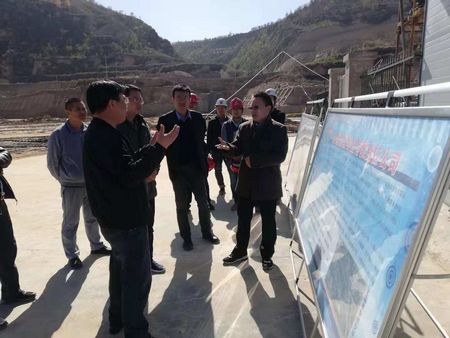 揚(yáng)州市對(duì)口幫扶榆林市工作組組長(zhǎng)、榆林市政府副秘書長(zhǎng)孫景亮一行蒞臨陜煤建設(shè)天工公司承建的清澗北國(guó)棗業(yè)紅棗深加工項(xiàng)目考察指導(dǎo)工作