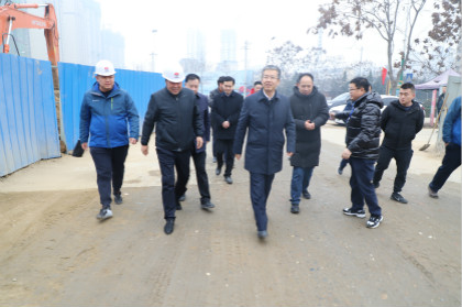 漢中市常務(wù)副市長陳曉勇視察陜煤建設(shè)漢中分公司鋪鎮(zhèn)污水處理廠截污干管項(xiàng)目