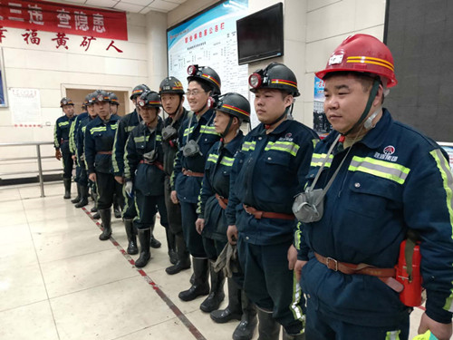 春節(jié)，堅守是最美“敬業(yè)?！?></div>
                                <div   id=