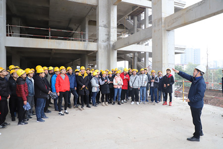 陜煤建設(shè)漢中分公司天漢坊項(xiàng)目迎來陜西理工大學(xué)百余師生參觀學(xué)習(xí)