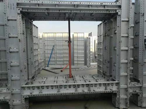 陜煤建設(shè)韓城分公司學(xué)習(xí)觀摩鋁膜板新技術(shù)、新材料應(yīng)用