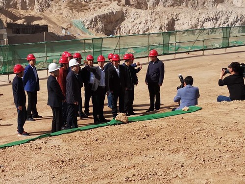 銅川市委書記楊長亞一行蒞臨陜煤建設(shè)銅煤公司承建的年產(chǎn)20萬噸固體廢物收集、貯運(yùn)及預(yù)處理項(xiàng)目檢查指導(dǎo)工作