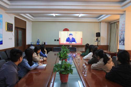 聆聽！思考！奮進(jìn)！我們都是新時(shí)代的“追夢(mèng)人”