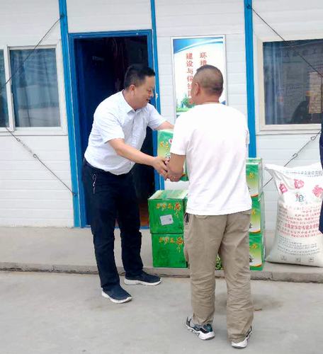 陜煤建設(shè)銅煤公司施工一線(xiàn)“送清涼”在行動(dòng)