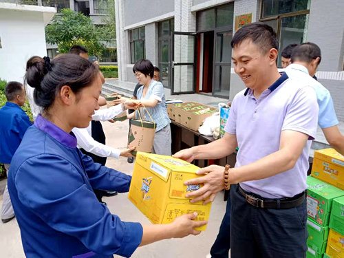 陜煤建設(shè)公司：高溫慰問送清涼，防暑降溫暖人心