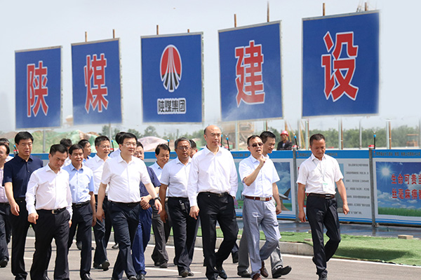 陜西省委副書記、省長劉國中一行深入陜煤建設(shè)渭南分公司南京金龍電動(dòng)車項(xiàng)目視察工作