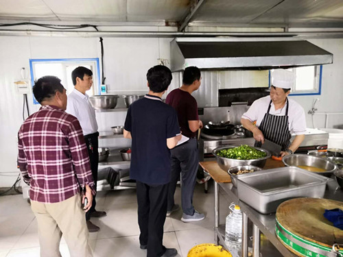 陜煤建設(shè)礦建三公司組織職工代表對(duì)各職工食堂安全專(zhuān)項(xiàng)檢查