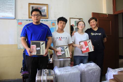 陜煤建設(shè)韓城分公司“金秋助學(xué)”活動(dòng)正在進(jìn)行時(shí)