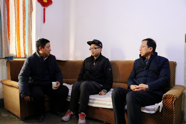 陜煤建設(shè)澄合分公司春節(jié)前慰問(wèn)困難職工