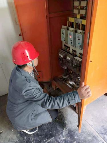 陜煤建設(shè)銅煤公司多舉措做好電氣火災(zāi)預(yù)防工作為勞動(dòng)競賽護(hù)平安