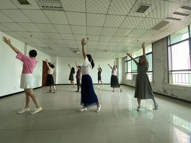 設(shè)計(jì)研究院：廣播體操展風(fēng)采 勞逸結(jié)合效率高