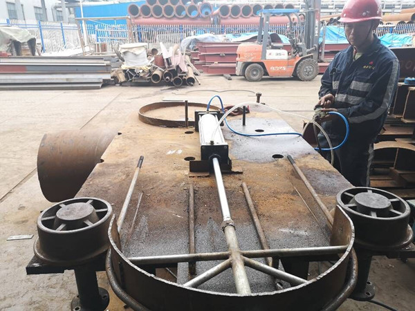 陜煤建設(shè)澄合分公司安裝三隊(duì)“超大號”管卡煒彎機(jī)新鮮出爐