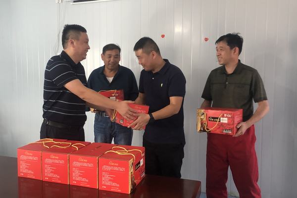 陜煤建設礦建二公司：月餅送基層祝福暖人心