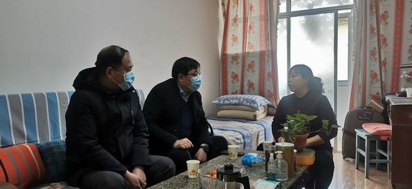 陜煤建設(shè)天工公司黨政工訪貧困  “疫”常精彩送溫暖