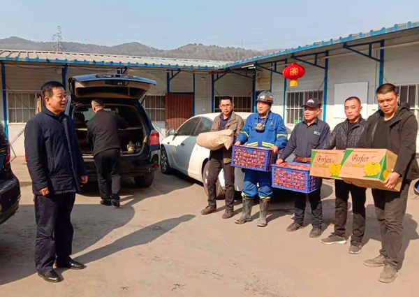 陜煤建設(shè)礦建三公司領(lǐng)導春節(jié)前夕慰問一線建設(shè)者