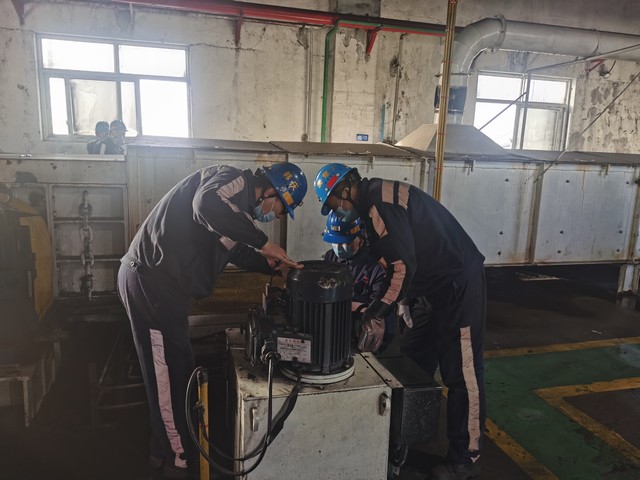 【春節(jié)一線報(bào)道】陜煤建設(shè)洗選煤運(yùn)營公司紅柳林洗煤廠項(xiàng)目部：  堅(jiān)守崗位過除夕，送上“平安?！?></div>
                                <div   id=