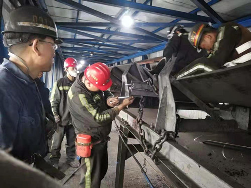 【春節(jié)一線報(bào)道】陜煤建設(shè)機(jī)電安裝公司春節(jié)完成黃陵二號礦111膠帶更換