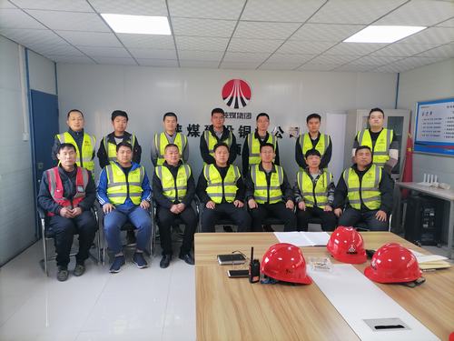 陜煤建設(shè)銅煤公司第二項(xiàng)目部 發(fā)揮“師帶徒”新作用  引領(lǐng)“傳幫帶”共成長