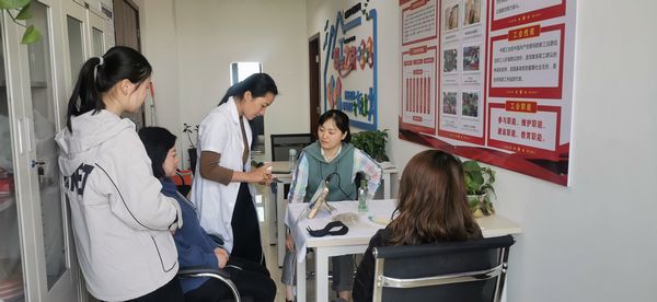 陜煤建設天工公司組織義診理療活動