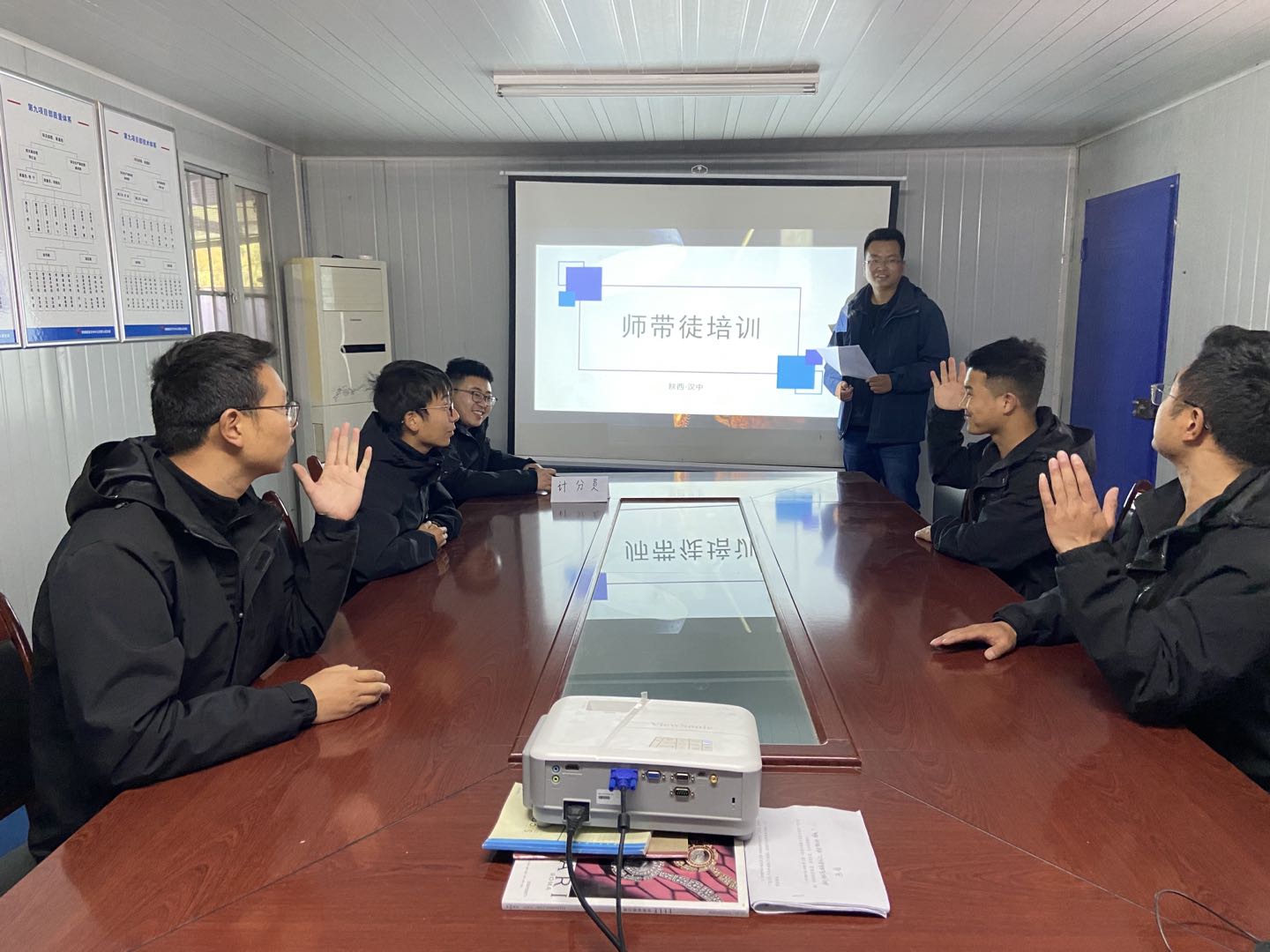 陜煤建設漢中分公司多種形式豐富“師帶徒”活動內(nèi)涵