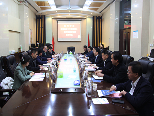 新疆生產(chǎn)建設(shè)兵團(tuán)十三師、陜煤集團(tuán)新疆公司到陜煤建設(shè)交流座談