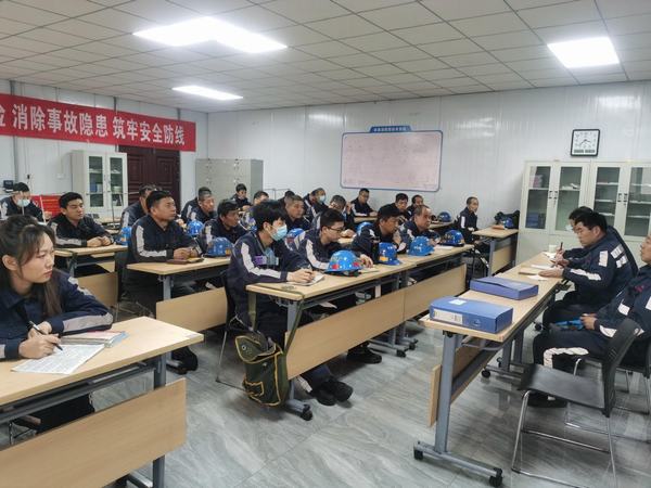 陜煤建設(shè)洗選煤運營公司紅柳林洗煤廠項目部：班前會“六步法”，筑牢首道安全防線