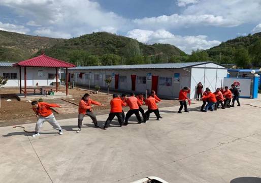 陜煤建設(shè)天工公司安裝一部舉行“慶五一、迎五四”拔河比賽
