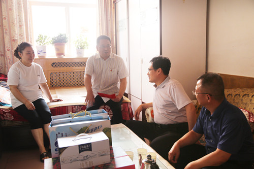 情系困難黨員  走訪慰問(wèn)送關(guān)懷