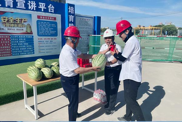 陜煤建設(shè)西北分公司開展“高溫慰問送清涼，情系基層暖人心”活動(dòng)