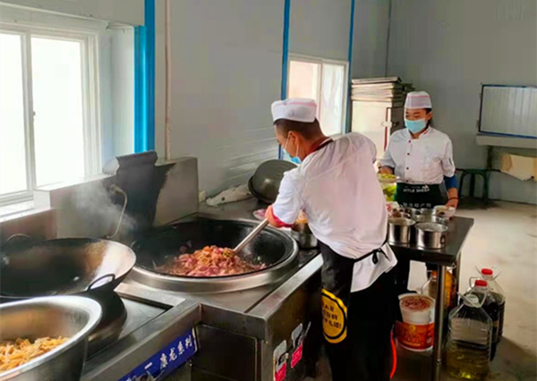 陜煤建設(shè)礦建三公司崔木項目部： 為職工辦實事，“新”食堂暖人心