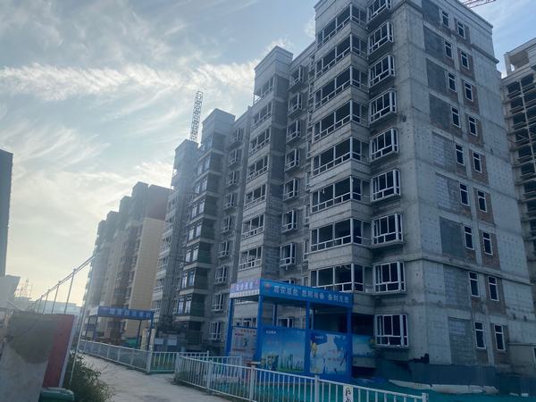 陜煤建設(shè)銅煤公司承建的白水縣萬榮錦園小區(qū)2#、3#樓獲評(píng)“市級(jí)文明工地”稱號(hào)